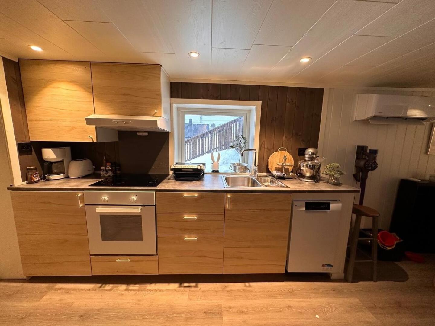 Kb Basement Apartment Sorvagen Luaran gambar